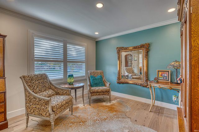 1220 S Royal Avenue, Evansville, IN 47715