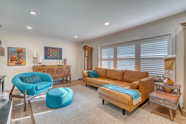 1220 S Royal Avenue, Evansville, IN 47715