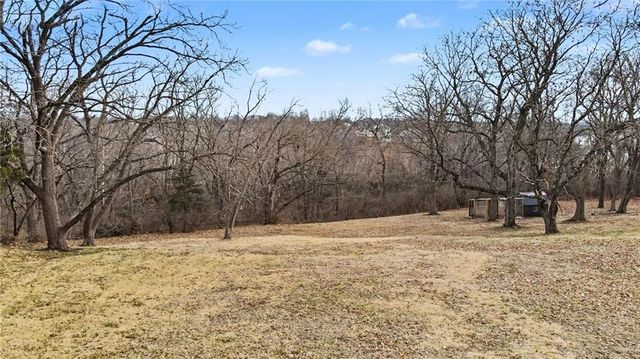 6501 NW Valley View Drive, Parkville, MO 64152