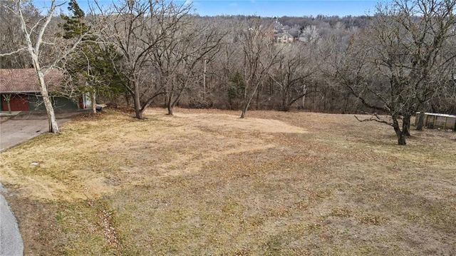 6501 NW Valley View Drive, Parkville, MO 64152