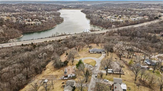 6501 NW Valley View Drive, Parkville, MO 64152