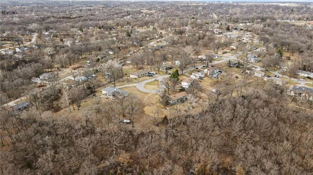 6501 NW Valley View Drive, Parkville, MO 64152