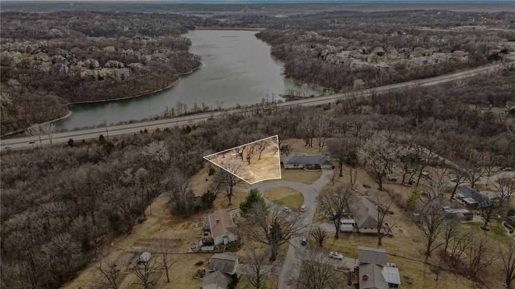 6501 NW Valley View Drive, Parkville, MO 64152