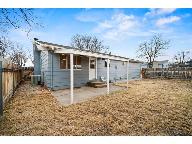 33 Regency Blvd, Pueblo, CO 81005