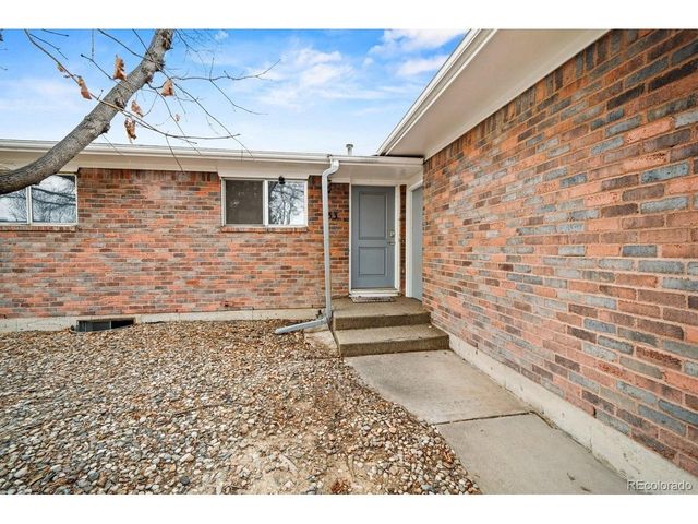 33 Regency Blvd, Pueblo, CO 81005