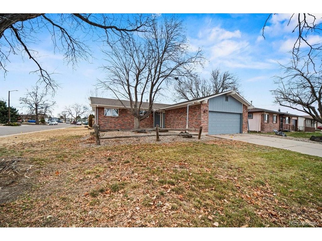 33 Regency Blvd, Pueblo, CO 81005