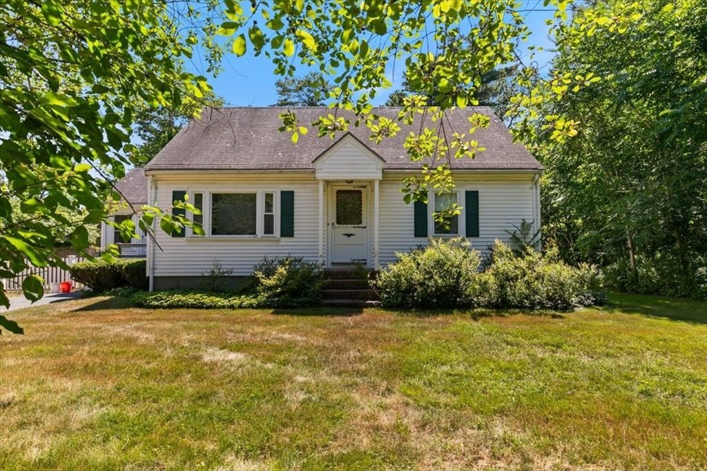 12 Standley St, Beverly, MA 01915