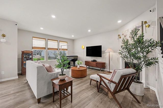 842 Ford Mill Drive, Saline, MI 48176