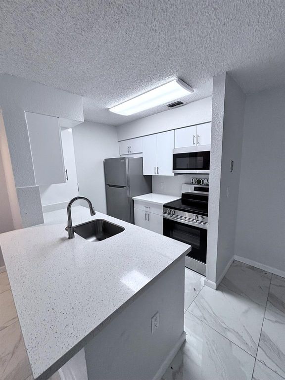 2866 S University Dr 5106, Davie, FL 33328