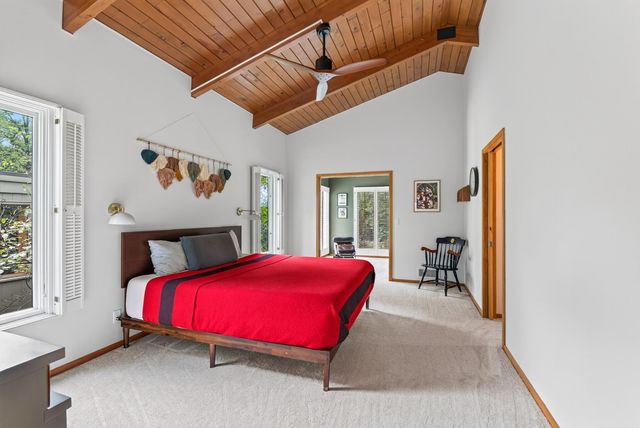 15 Nord Circle Road, North Oaks, MN 55127