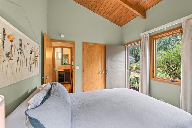 15 Nord Circle Road, North Oaks, MN 55127