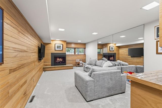 15 Nord Circle Road, North Oaks, MN 55127