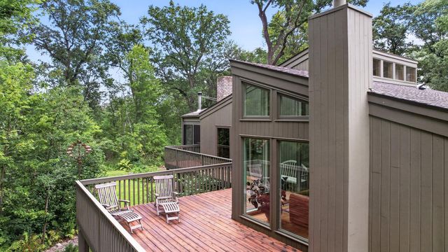 15 Nord Circle Road, North Oaks, MN 55127