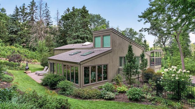 15 Nord Circle Road, North Oaks, MN 55127