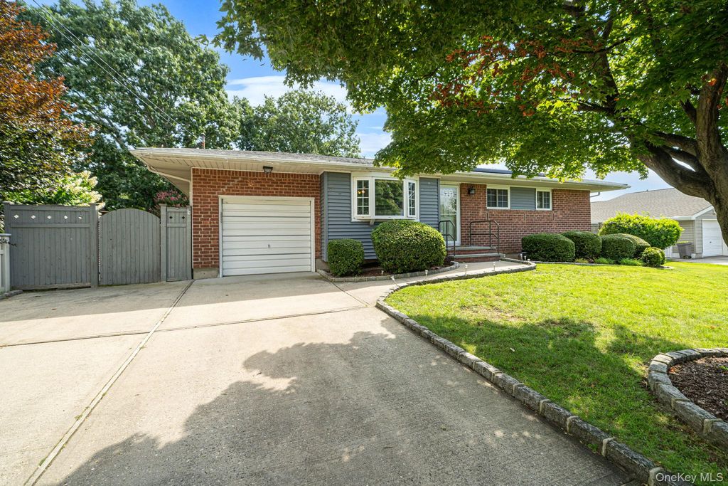 285 W 9th Street, Deer Park, NY 11729 — photo 2