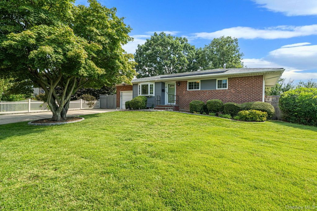 285 W 9th Street, Deer Park, NY 11729 — photo 3