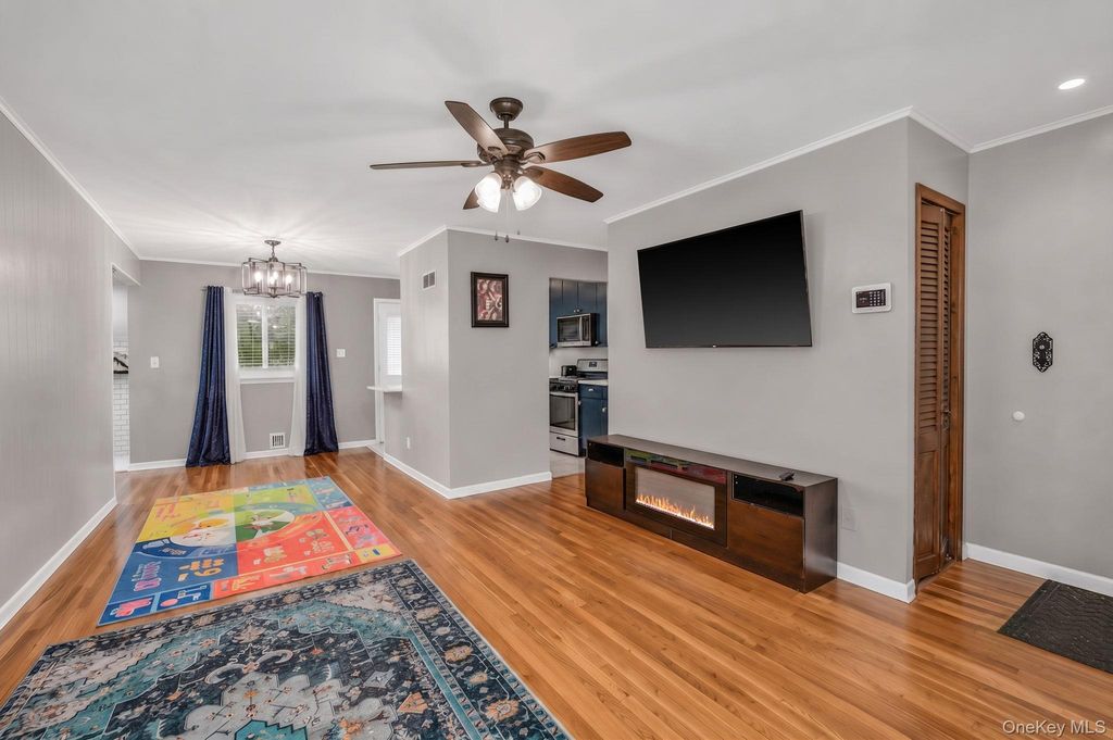 285 W 9th Street, Deer Park, NY 11729 — photo 5