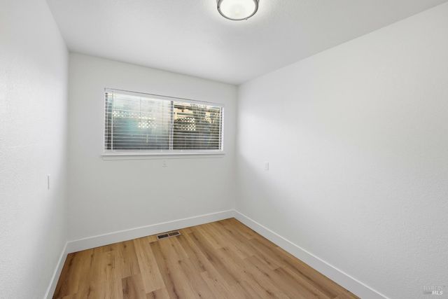 4906 Fernglen Dr, Santa Rosa, CA 95405