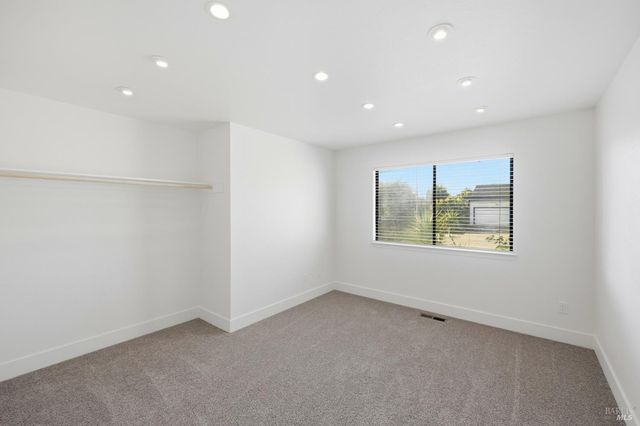 4906 Fernglen Dr, Santa Rosa, CA 95405