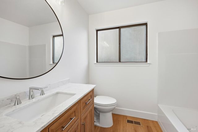 4906 Fernglen Dr, Santa Rosa, CA 95405