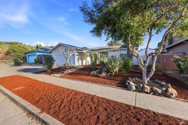4906 Fernglen Dr, Santa Rosa, CA 95405