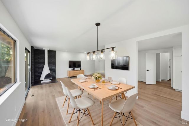 4906 Fernglen Dr, Santa Rosa, CA 95405