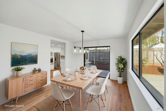 4906 Fernglen Dr, Santa Rosa, CA 95405