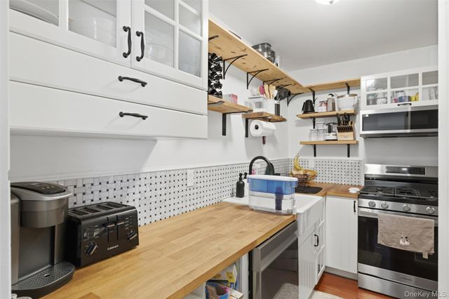 12 Field Court J, Fishkill, NY 12524