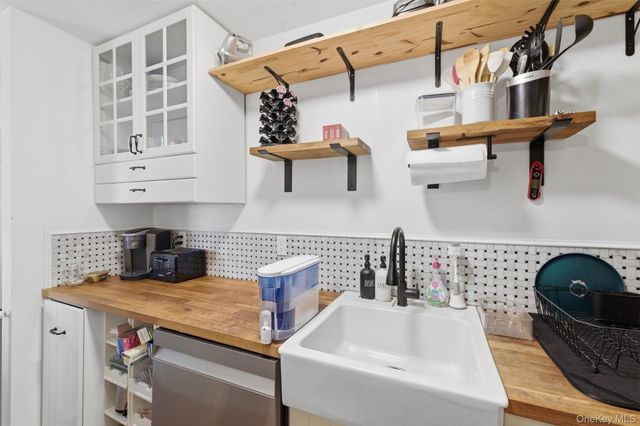 12 Field Court J, Fishkill, NY 12524