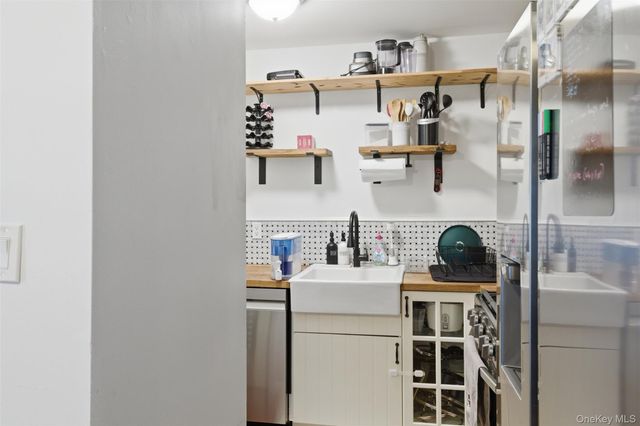 12 Field Court J, Fishkill, NY 12524