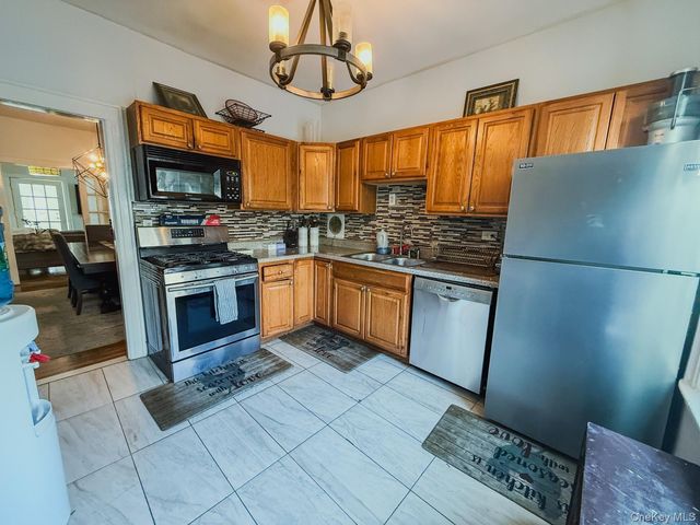 334 S 9th Avenue, Mount Vernon, NY 10550