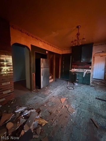 10800 Crestwood Avenue, Cleveland, OH 44104