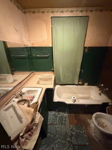 10800 Crestwood Avenue, Cleveland, OH 44104