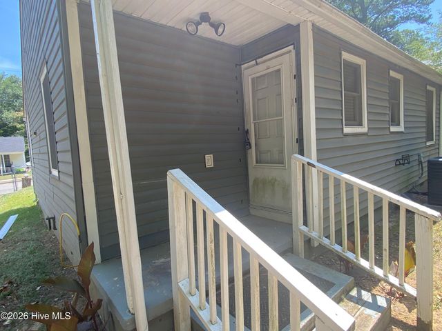 704 Dixon Street, Kinston, NC 28501