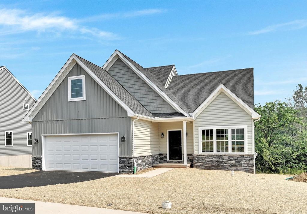 10661 JONESTOWN RD, Annville, PA 17003