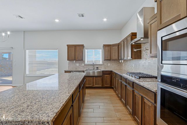 11361 Hidalgo Drive, Socorro, TX 79927