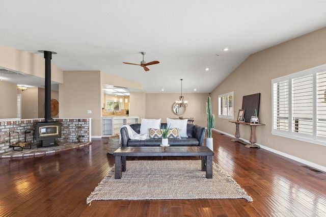 5419 Royal Oaks Dr, Oroville, CA 95966