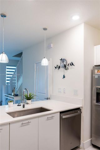 4623 NW 83rd Pkwy, Doral, FL 33166