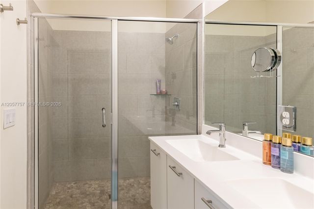 4623 NW 83rd Pkwy, Doral, FL 33166