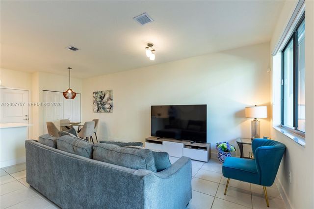 4623 NW 83rd Pkwy, Doral, FL 33166