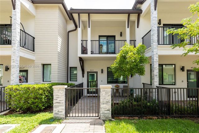 4623 NW 83rd Pkwy, Doral, FL 33166