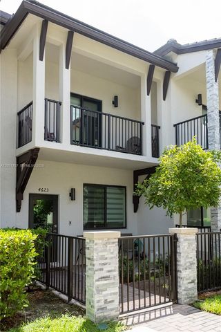 4623 NW 83rd Pkwy, Doral, FL 33166