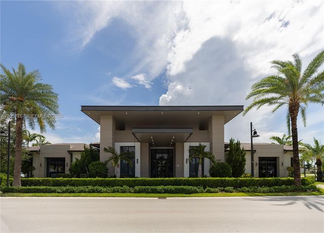 4623 NW 83rd Pkwy, Doral, FL 33166