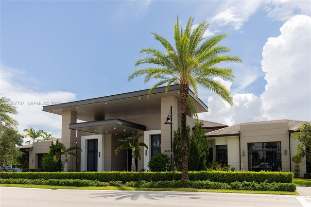 4623 NW 83rd Pkwy, Doral, FL 33166