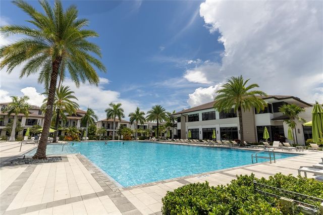 4623 NW 83rd Pkwy, Doral, FL 33166