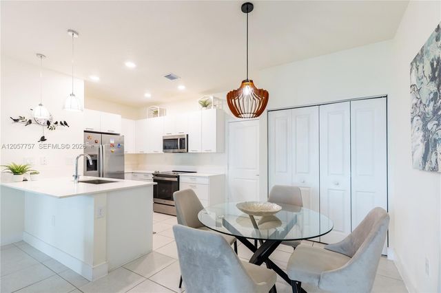 4623 NW 83rd Pkwy, Doral, FL 33166