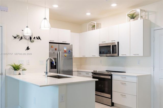 4623 NW 83rd Pkwy, Doral, FL 33166