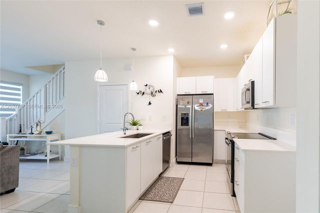 4623 NW 83rd Pkwy, Doral, FL 33166