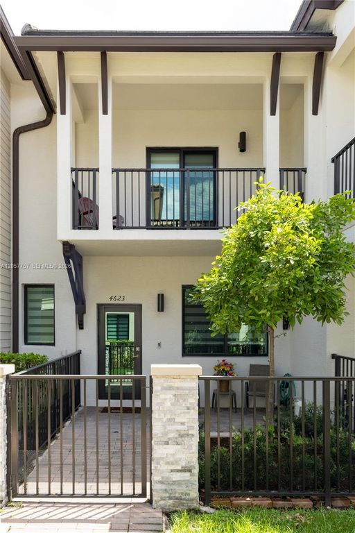 4623 NW 83rd Pkwy, Doral, FL 33166