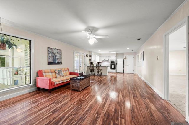 8833 Bayside Ave, Baton Rouge, LA 70806